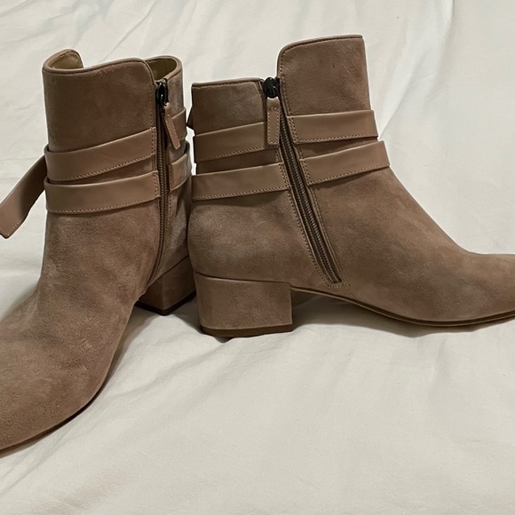 Etienne Aigner Leather Tan Boots, Never Worn Size 8 - Picture 6 of 6